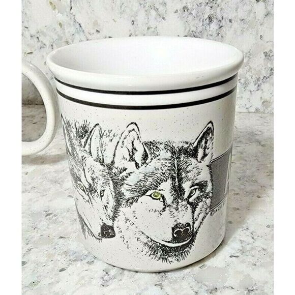 Alaska Wolf Mug Set Coffee Cups Tea Hot Chocolate Set of 2 White and Black - Picture 4 of 4